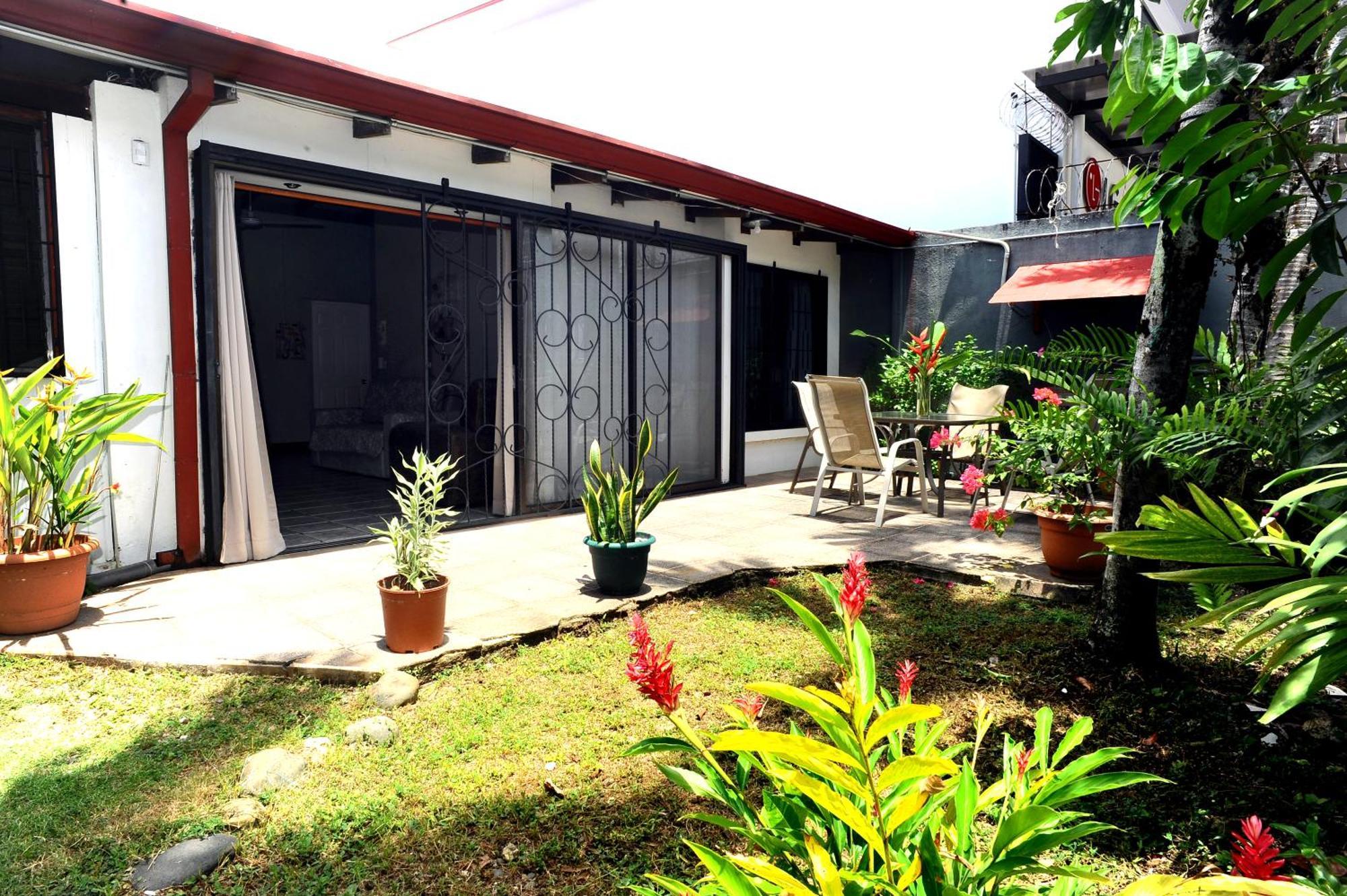 Private Fully Furnished Home At Wide Mouth Frog Hostel Quepos Exterior foto