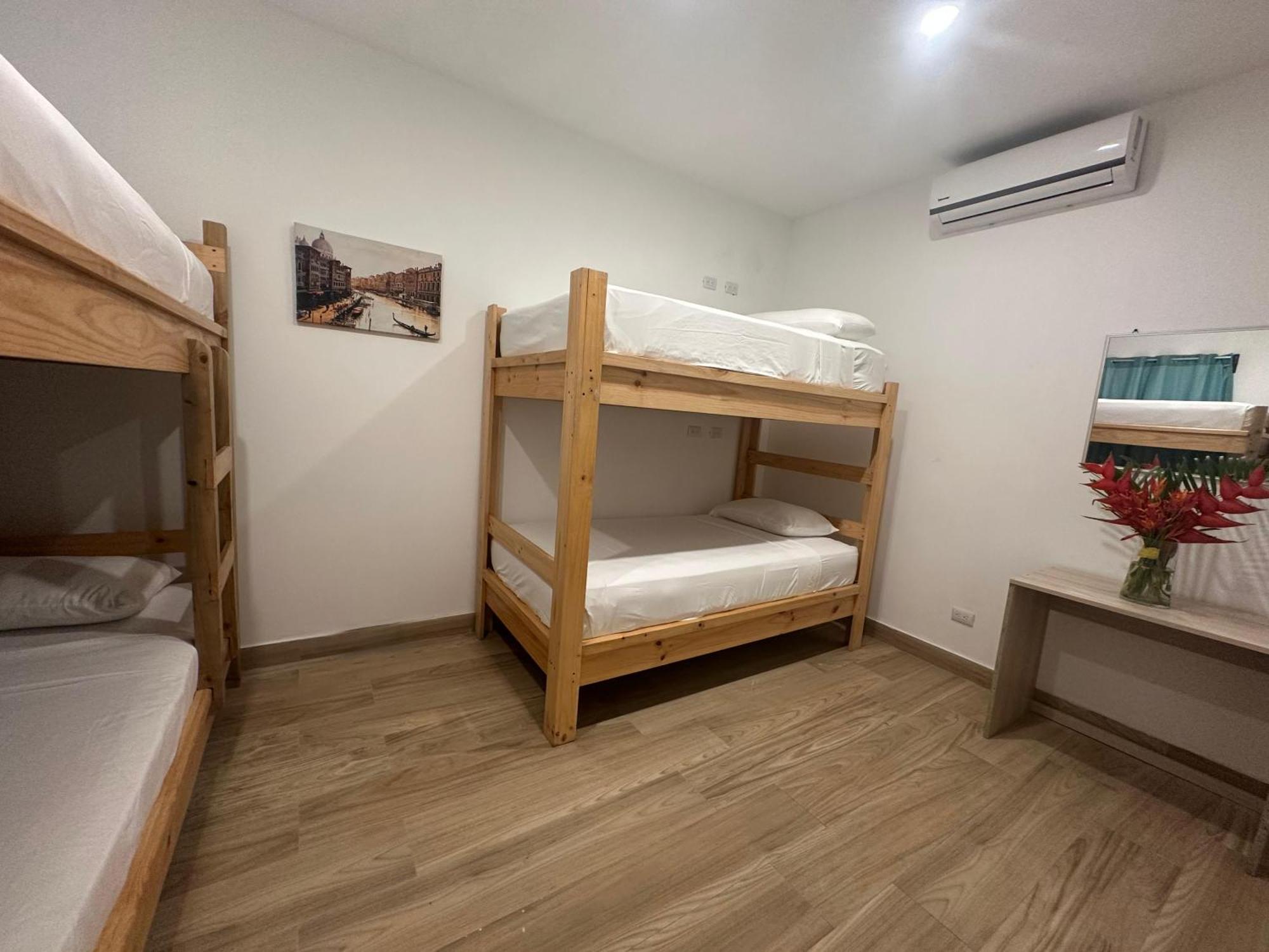 Private Fully Furnished Home At Wide Mouth Frog Hostel Quepos Exterior foto